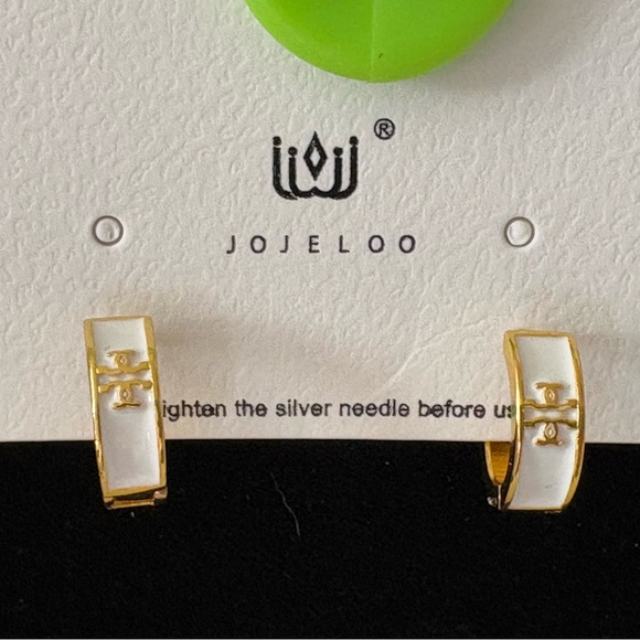 Gold and White Enamel Cutout Hugger Hoop Earrings NEW - Picture 6 of 8